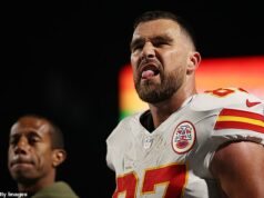 Travis Kelce povzbudil fanúšikov Billa, keď vchádzal do šatne zranený masívnym zásahom súpera Travis Kelce poburuje fanúšikov Buffalo Bills po tom, čo sa zranil brutálnym zásahom Colea Bishopa