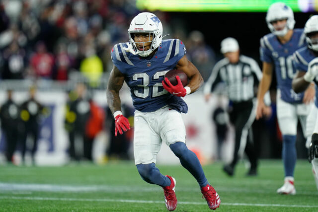 TreVeyon Henderson vyvoláva reakcie fanúšikov po tom, čo sedel na logo pochodového šialenstva