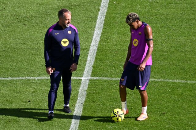 Tréner Barcelony Hansi Flick reaguje na návrat Spotify Camp Nou Tréner Barcelony Hansi Flick reaguje na návrat Spotify Camp Nou