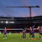 Tréner Barcelony vs Alavés dostal červenú kartu