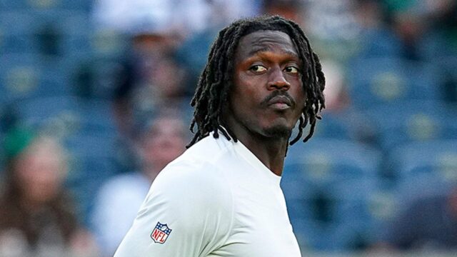 Tréner Eagles Nick Sirianni mal dosť otázok AJ Browna napriek bilancii 7-2
