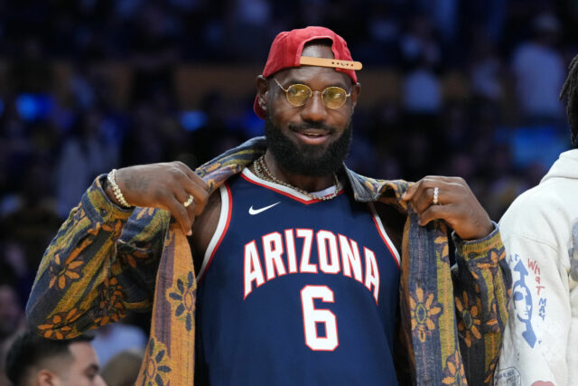 Tréner Lakers G League je úprimný o čase LeBrona Jamesa logo pochodového šialenstva