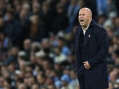 Tréner Liverpoolu Arne Slot ľutuje „jasnú a zjavnú chybu“ pri porážke Man City a vyzdvihuje rozhodnutie ROVNÉHO rozhodcu v prospech tímu Pepa Guardiolu v minulej sezóne Arne Slot povedal, že