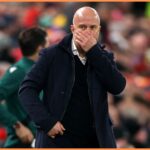 Tréner Liverpoolu Arne Slot sa začína báť o svoju prácu