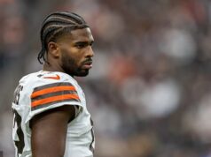 Tréner Shedeura Sandersa prezradil, prečo po prvom štarte a víťazstve nedal hernú loptu nováčikovi Tréner Shedeura Sandersa prezradil, prečo nedal hernú loptu rozohrávačovi