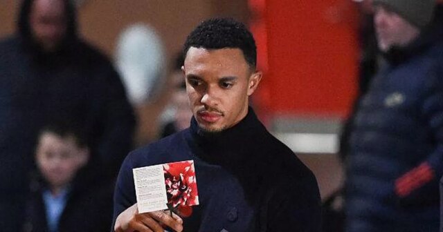 Trent Alexander-Arnold ukazuje skutočné farby po návrate na Anfield gestom Trent Alexander-Arnold
