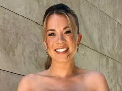 Trojslovná odpoveď Alana Shearera ako nádherná dcéra ikony Premier League sa zasnúbila Ohromujúca dcéra Alana Shearera Chloe sa zasnúbila