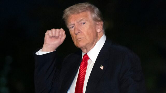 Trump sa zúčastňuje zápasu NFL Commanders-Lions Trump sa zúčastňuje zápasu NFL Commanders-Lions