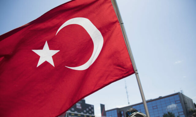 Turecké úrady zatkli osem a pozastavili 1024 stávkových vyšetrovaní
