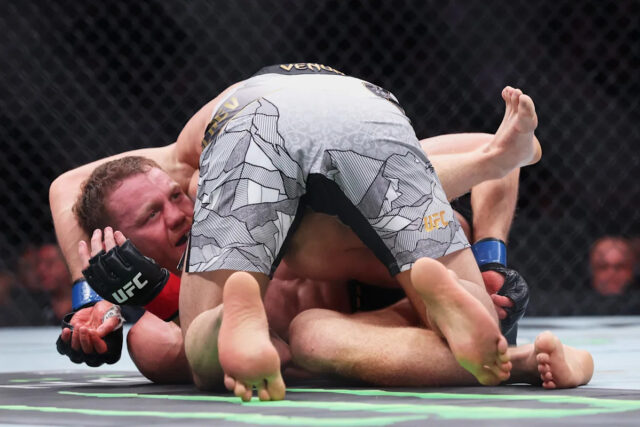 UFC 322 Fight Motion: Machačevov historický zisk titulu v super Download app from appStore