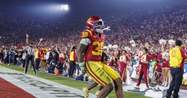 USC porazilo UCLA, ale stále prehráva boj o relevantnosť
