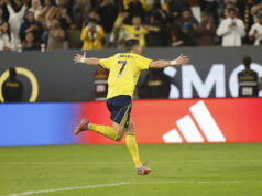 Úchvatný moment: Cristiano Ronaldo vstal a urobil veľkolepý kop nad hlavou Download app from appStore