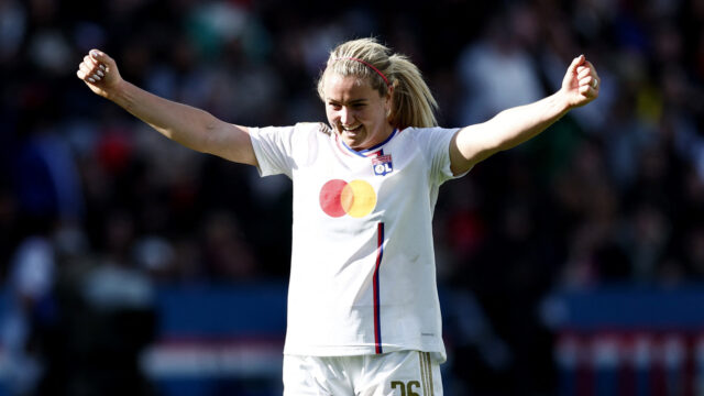 Útočníka, ktorý predal Manchester United v lete narazí na hlavu súpera v zápase Európskej ligy UEFA
