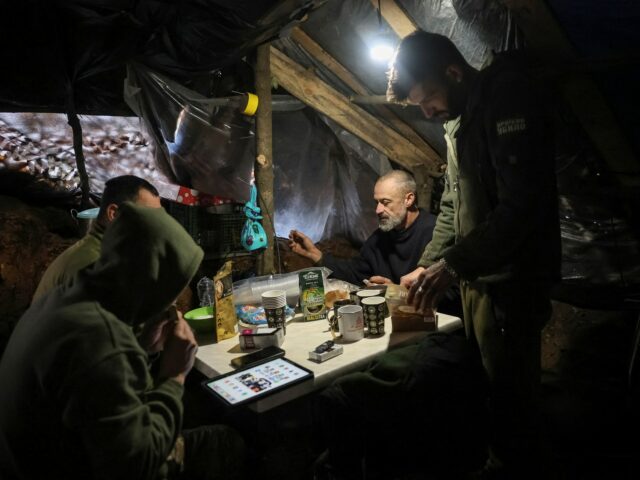 V Ženeve a Pokrovsku Ukrajina bojuje proti Trumpovmu mierovému plánu V Ženeve a Pokrovsku Ukrajina bojuje proti Trumpovmu mierovému plánu a Putinovým jednotkám | Správy o vojne medzi Ruskom a Ukrajinou