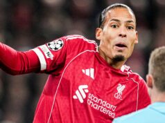 Van Dijk úbohý proti PSV ako kapitán Liverpoolu komicky ignoruje vlastnú predzápasovú správu Van Dijk úbohý proti PSV ako kapitán Liverpoolu komicky ignoruje vlastnú predzápasovú správu