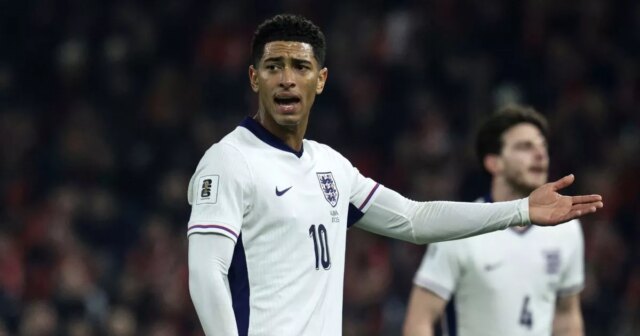 Varovanie Judea Bellinghama bolo vydané s tým, že Thomas Tuchel Angličan Jude Bellingham reaguje počas kvalifikačného zápasu MS 2026 proti Albánsku