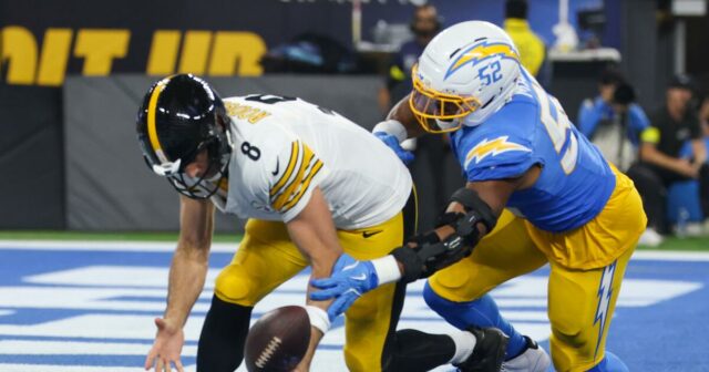 Vďaka nabíjačkám vyzerá Aaron Rodgers pri víťazstve nad Steelers starý
