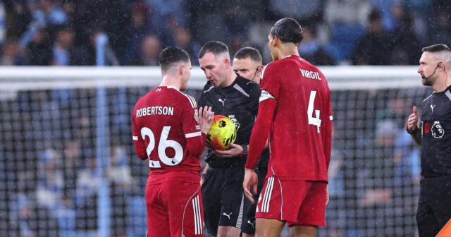 MANCHESTER, ANGLICKO - 2. mája: Bývalý obranca Manchestru City Micah Richards v úlohe médií pred zápasom Premier League medzi Manchester City a Wolverhampton Wanderers na Etihad Stadium 2. mája 2025 v anglickom Manchestri. (Foto Alex Dodd – CameraSport cez Getty Images)