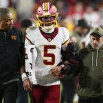 Velitelia čelia spätnej reakcii za to, že držali Jaydena Danielsa vo vypadnutom zápase uprostred zranenia