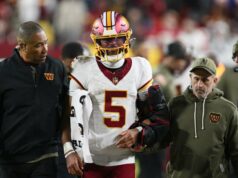 Veliteľov Jayden Daniels si počas výpadku vykĺbil lakeť Veliteľov Jayden Daniels si počas výpadku vykĺbil lakeť