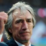Veľký Billy Bonds z West Hamu zomrel vo veku 79 rokov, hráči nosili počas zápasu Liverpoolu čierne pásky