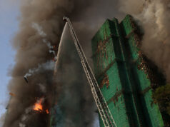 Veľký požiar uvádza Hongkong do stavu najvyššej pohotovosti, keďže hasiči bojujú s požiarom | Newsfeed Veľký požiar uvádza Hongkong do stavu najvyššej pohotovosti, keďže hasiči bojujú s požiarom | Newsfeed