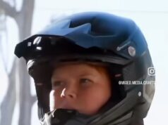 Vidiecka komunita otrasená šokovou smrťou vychádzajúcej hviezdy motokrosu, ktorá išla na paddleboarding s kamarátmi a nikdy sa nevrátila domov Eran Ross bol nádejný mladý motokrosový jazdec na vidieku v Queenslande, ktorý tragicky zomrel pri paddleboardingu s priateľmi