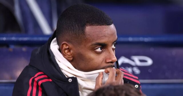 Viktor Gyokeres a Alexander Isak na pokraji obrovského neúspechu po Alexander Isak počas zápasu Premier League medzi Manchestrom City a Liverpoolom na Etihad Stadium.