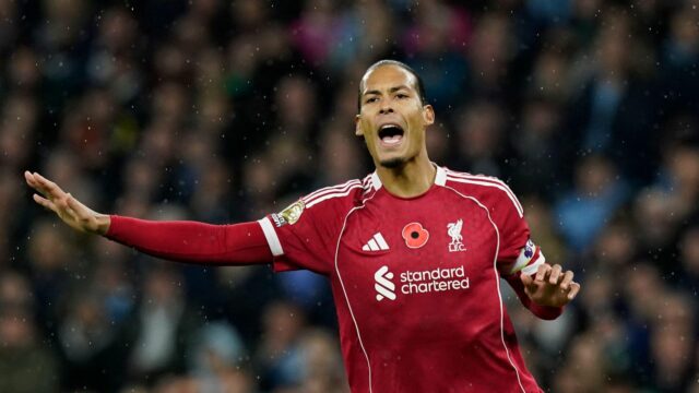Virgil van Dijk poslal správu Arsenalu po tom, čo Liverpool prehral s Manchestrom City
