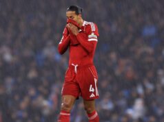 Virgil van Dijk priznáva, že spoluhráč z Liverpoolu mal pri prehre v Man City „ťažký“ zápas Virgil van Dijk