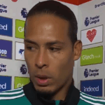 Virgil van Dijk ukazuje na svojho tímového kolegu