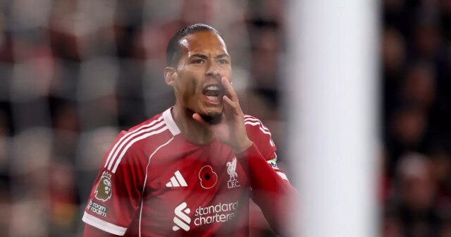 Virgil van Dijk sa po porážke Liverpoolu s Aston Villou zameral na Wayna Rooneyho 