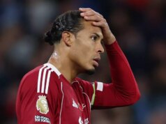 Virgil van Dijk vymenúva problémy Liverpoolu, keď hovorí, že prepady „nechajú Arna Slotu dole“ Kapitán Liverpoolu Virgil van Dijk hovorí, že hráči šampiónov sklamajú seba a manažéra Arneho Slotu