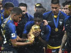 Víťaz Svetového pohára odhaľuje, že ho osamelosť „zničila“ a v špirále sa dostal „na samé dno“ Víťaz Svetového pohára Samuel Umtiti hovoril o záchvatoch depresie po turnaji v roku 2018