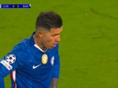 Vlastným gólom Julesa Koundeho vedie Chelsea proti Barcelone Vlastným gólom Julesa Koundeho vedie Chelsea proti Barcelone