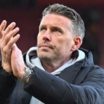 Rob Edwards, manažér Middlesbrough, tlieska fanúšikom po záverečnom hvizde počas zápasu Sky Bet Championship medzi Middlesbrough a Wrexham na štadióne Riverside v Middlesbrough 25. októbra 2025. (Foto: Trevor Wilkinson/MI News/NurPhoto cez Getty Images)