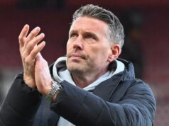 Vlci dostávajú podporu Roba Edwardsa, keď Middlesbrough zruší tlačovú konferenciu Rob Edwards, manažér Middlesbrough, tlieska fanúšikom po záverečnom hvizde počas zápasu Sky Bet Championship medzi Middlesbrough a Wrexham na štadióne Riverside v Middlesbrough 25. októbra 2025. (Foto: Trevor Wilkinson/MI News/NurPhoto cez Getty Images)