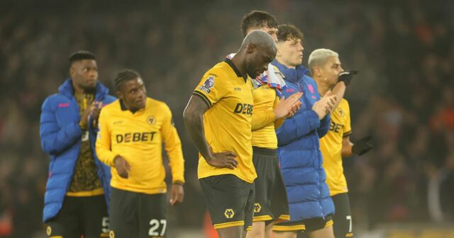 Wolves sa zdajú byť odsúdení na zánik, keď získali len dva body z úvodných 12 zápasov