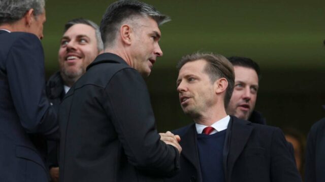 Vnútri postoja Michaela Edwardsa k odstráneniu Arna Slotu uprostred hroziaceho chaosu v Liverpoole
