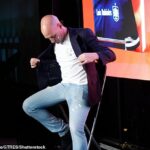 Luisa Rubialesa zasypal jeho vlastný strýko Luis Ruben vajíčkami pri uvedení jeho novej knihy