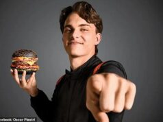 Vo vnútri divokej konšpiračnej teórie, že austrálsky reťazec rýchleho občerstvenia je dôvodom, prečo má Oscar Piastri šancu na titul majstra sveta F1 na podpore života Austrálska hviezda F1 Oscar Piastri má svoj vlastný Grill'd burger, ktorý môžu fanúšikovia dostať zadarmo, keď si zabezpečí miesto na pódiu