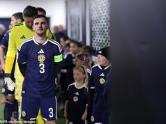 Vo vnútri najväčšej noci v dejinách škótskeho futbalu: Ako Steve Clarke využil svoje trápenie, aby inšpiroval k víťazstvu – a ako vedel, že sa stane niečo výnimočné Škótsky kapitán Andy Robertson sa pripravuje viesť svoj tím na ihrisko v Hampdene