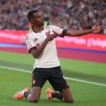 Volanie Arneho Slotu Mo Salah bolo potvrdené, keď Alexander Isak pristál v Liverpoole
