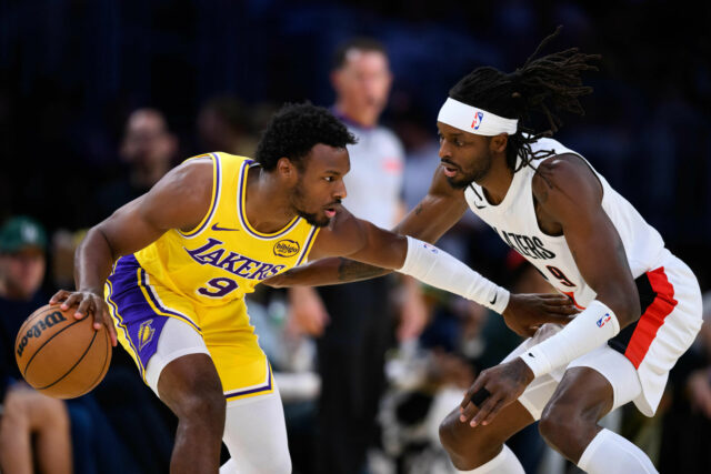 Vyplnil syn LeBrona Jamesa Luku Doncica a Austina Reavesa vo Vyplnil syn LeBrona Jamesa Luku Doncica a Austina Reavesa vo veľkosti Void vs Blazers? (3. novembra)