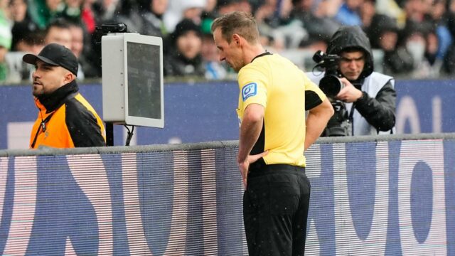 Vysvetlenie: Čo je VAR-lite vo futbale? Nový systém hodnotenia testuje Austrália
