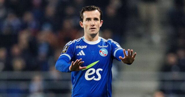 Enzo Maresca počas tréningu Chelsea v Cobhame.