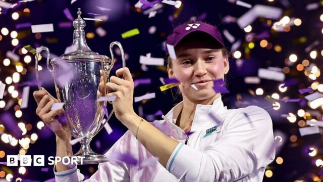 WTA Finals: Elena Rybakina naštvala Arynu Sabalenkovú, aby získala rekordnú Elena Rybakina