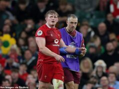 Wales 28:52 Argentína: Kapitán Jac Morgan utrpel jesenné zranenie ramena, keďže debut Steva Tandyho sa skončil veľkou prehrou s Pumas Kapitán Walesu Jac Morgan si pri prehre s Argentínou vykĺbil rameno