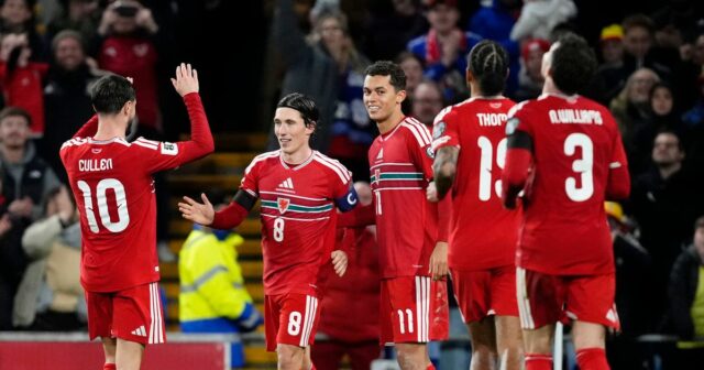 Wales odovzdal masívnu podporu play-off majstrovstiev sveta, ktorú nečakali Hráči Walesu oslavujú