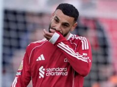 Wayne Rooney hovorí, že „veľké rozhodnutie Mohameda Salaha“ môže zachrániť Arnea Slotu pred prepustením z Liverpoolu Liverpoolčan Mohamed Salah počas porážky s Nottinghamom Forest